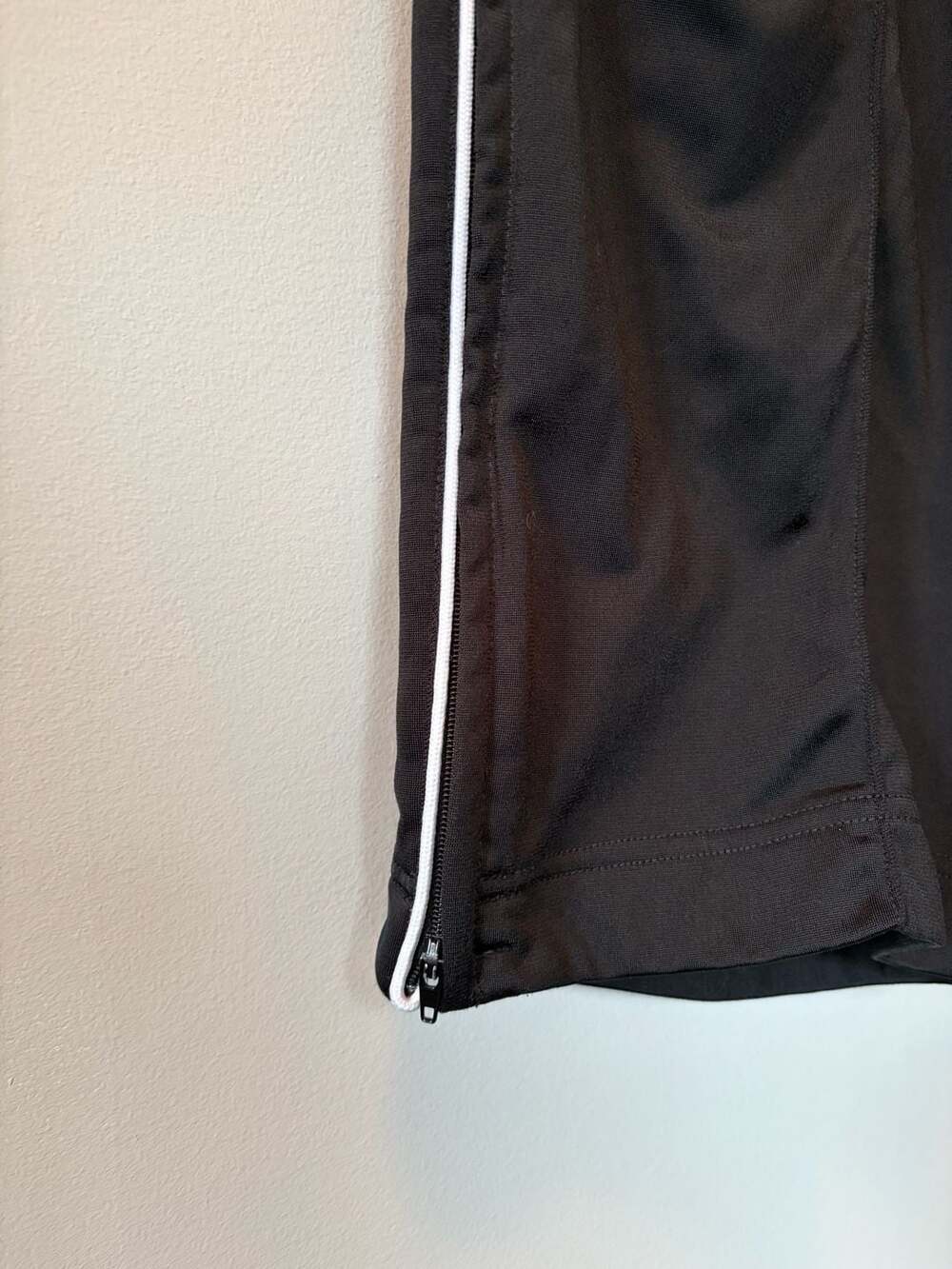 Nike Black Track Pants with White Side Stripe and Ankle Zips Size Large - Picture 4 of 5